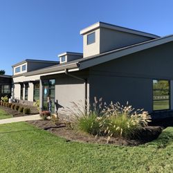 North Spring Dental - Corner to street intersection