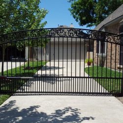 Alex Fence Company: Residential Gate & Fence Installation