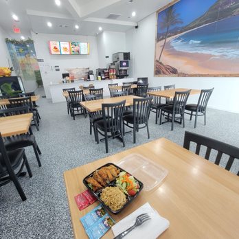 Alohahola - Small lobby, small tables, clean & organized. - Chicken Wings Near Me - Plano, Texas