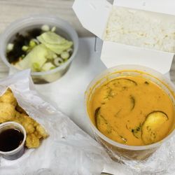 Huge Thai - Red Curry Lunch with veggies