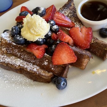 Hollywood Beach Cafe - French toast - Breakfast & Brunch Near Me - Oxnard, California