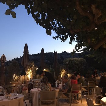 L'Oustau de Baumanière - Sitting outside. Can't beat the view! - French Near Me - Baux De Provence Les, 13