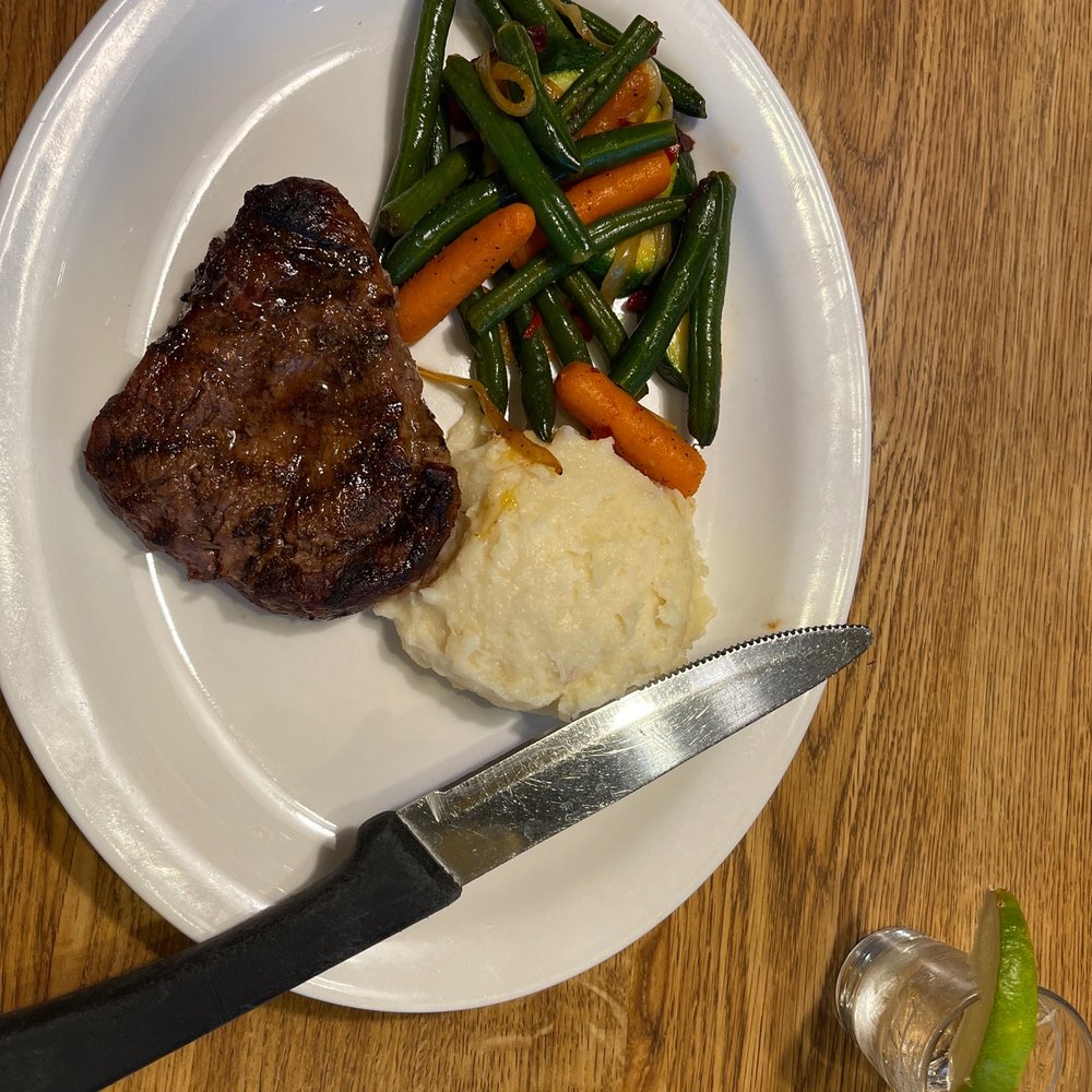 Cousins' - Top sirloin with mashers - Sandwiches Near Me - The Dalles, Oregon Cousins' - Top sirloin with mashers - Sandwiches Near Me - The Dalles, Oregon
