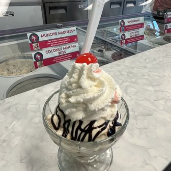 Rockin Retro Ice Cream Parlor - My sundae - Ice Cream & Frozen Yogurt Near Me - Cocoa Beach, Florida Rockin Retro Ice Cream Parlor - My sundae - Ice Cream & Frozen Yogurt Near Me - Cocoa Beach, Florida