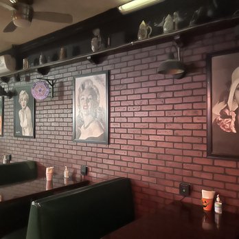 Club 5 Bar - More and more Marilyn Monroe photos - Barbeque Near Me - Indio, California Club 5 Bar - More and more Marilyn Monroe photos - Barbeque Near Me - Indio, California