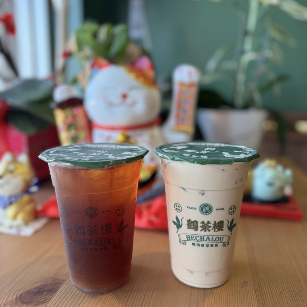 Hechalou - Geisha Peach with Oolong Tea Jelly and Double Milk Tea with Thai Tea Jelly - Bubble Tea Near Me - Lakewood, California Hechalou - Geisha Peach with Oolong Tea Jelly and Double Milk Tea with Thai Tea Jelly - Bubble Tea Near Me - Lakewood, California