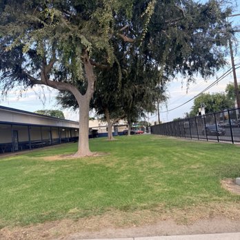 Rosewood Park Elementary School - Front play area - Elementary Schools Near Me - Los Angeles, California Rosewood Park Elementary School - Front play area - Elementary Schools Near Me - Los Angeles, California
