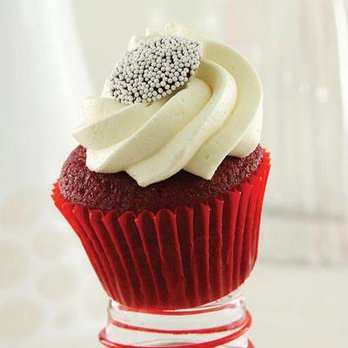 Paradise Cafe - a red velvet cupcake with white frosting and sprinkles - American Near Me - Mississauga, Ontario Paradise Cafe - a red velvet cupcake with white frosting and sprinkles - American Near Me - Mississauga, Ontario