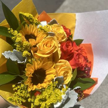 Green Fresh Florals + Plants - Bouquet - Florists Near Me - San Diego, California Green Fresh Florals + Plants - Bouquet - Florists Near Me - San Diego, California