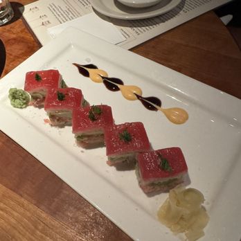 Houston's Restaurant - Thai Tuna Roll - Steakhouses Near Me - Pasadena, California