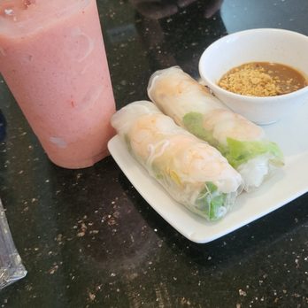 Pho Hung - Spring rolls and strawberry smoothie - Vietnamese Near Me - Grand Prairie, Texas