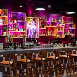 Que Fresa - Uptown - Bar area