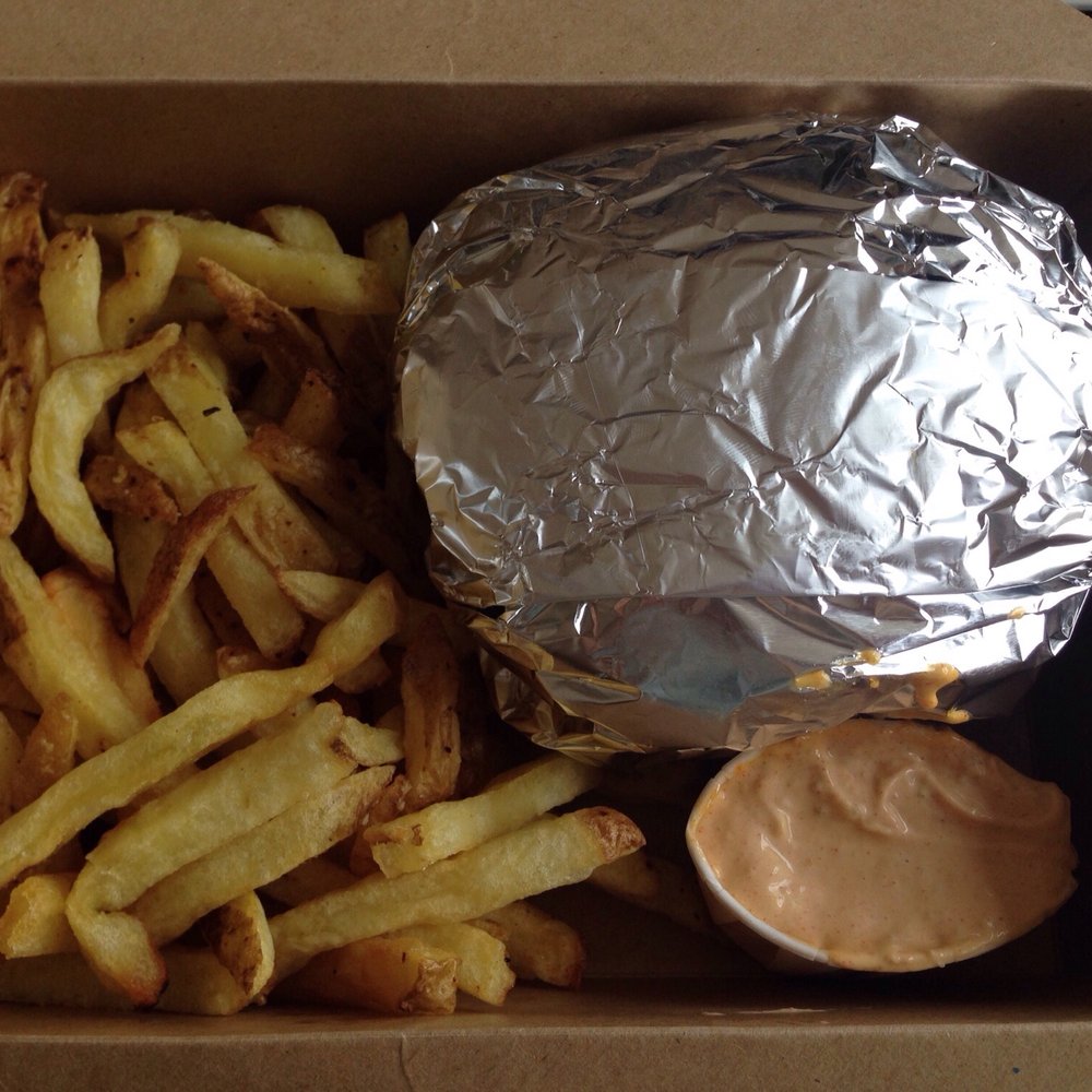 Generator Dublin - burger in a box - Hostels Near Me - Dublin, D