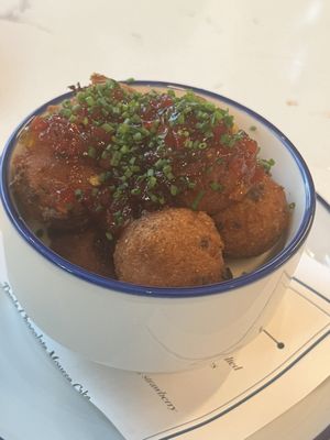 Roberto's Deluxe Oysters and Fine Fish by null