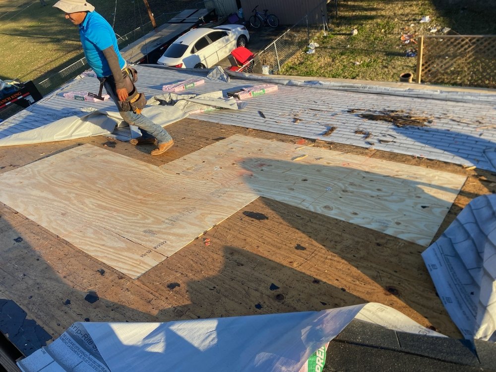 Slide of Tres Coronas Roofing