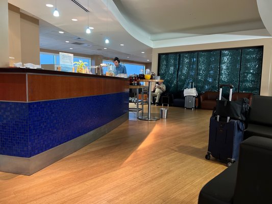The Club SEA - Concourse A by null