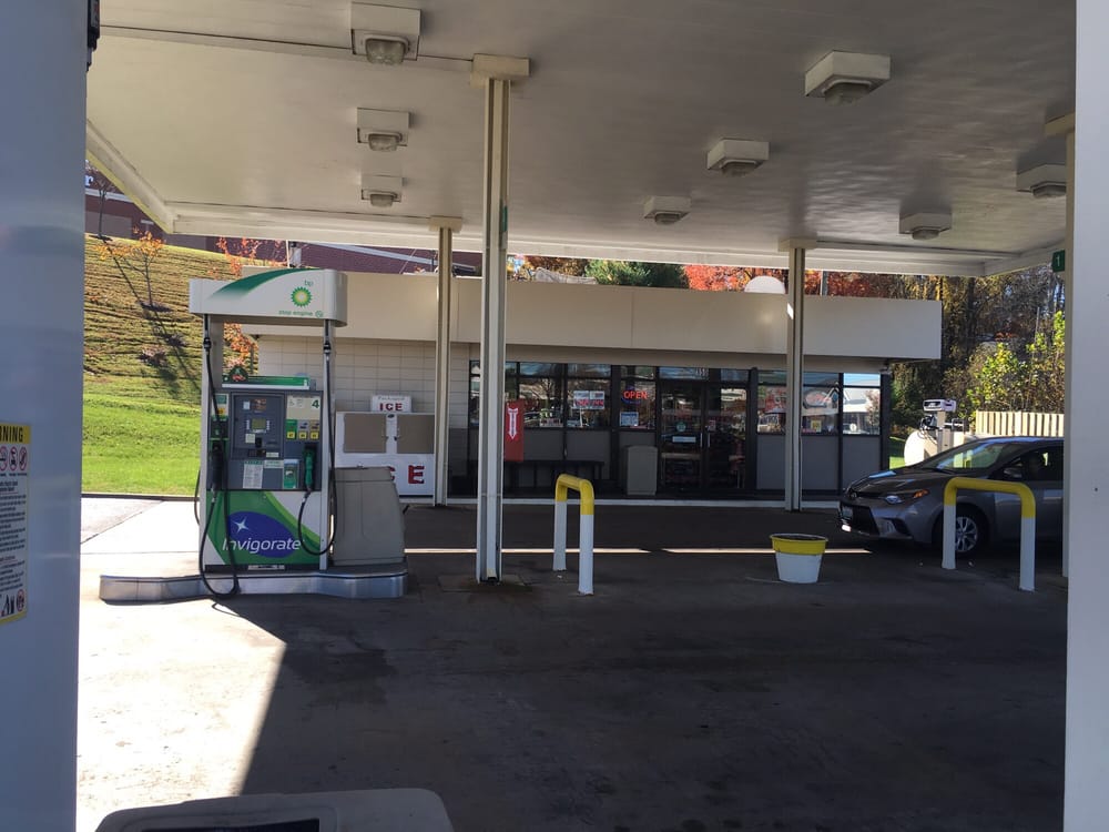BP Updated October 2024 150 W Lee Hwy, Warrenton, Virginia Gas