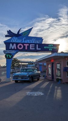 Blue Swallow Motel by null