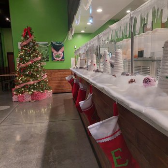 Tastea - Nicely decorated for Christmas - Coffee & Tea Near Me - Sacramento, California Tastea - Nicely decorated for Christmas - Coffee & Tea Near Me - Sacramento, California