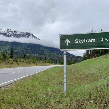 Jasper SkyTram - The road sign for Jasper Skytram. - Hiking Near Me - Jasper, Alberta