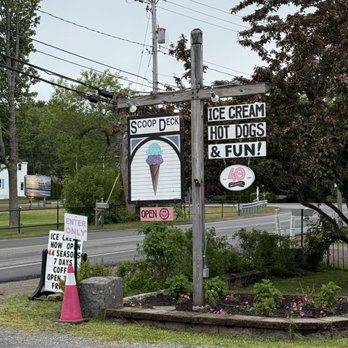Scoop Deck - Outside - Ice Cream & Frozen Yogurt Near Me - Wells, Maine Scoop Deck - Outside - Ice Cream & Frozen Yogurt Near Me - Wells, Maine
