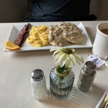 Preston's Corner Bar & Grill - Biscuits & Gravy - Seafood Near Me - Swansboro, North Carolina Preston's Corner Bar & Grill - Biscuits & Gravy - Seafood Near Me - Swansboro, North Carolina