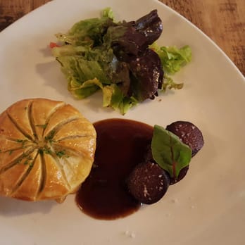 Le Tire Bouchon - Apple and blood sausage pie - French Near Me - Lyon, 69 Le Tire Bouchon - Apple and blood sausage pie - French Near Me - Lyon, 69