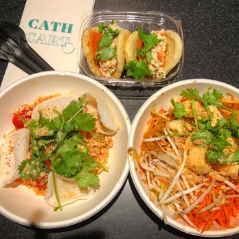 Le Cathcart - Papaya Salad, Tofu Pad Thai and Shrimp salad Bao Bun at HA Le Cathcart - Food Court Near Me - Montreal, Quebec