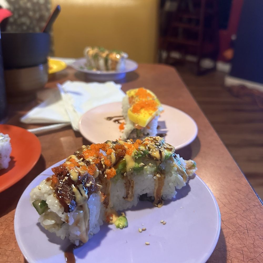 aa Sushi - the food was delicious, the service was good, the toilet was dirty, the ginger was not fresh and the miso soup was served cold - Sushi Bars Near Me - Kirkland, Washington