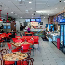 Paulie's Poboys - Inside