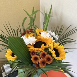 Flowers from two and a half weeks ago (died just today, that's why I got new ones!!!) Flowers from two and a half weeks ago (died just today, that's why I got new ones!!!)