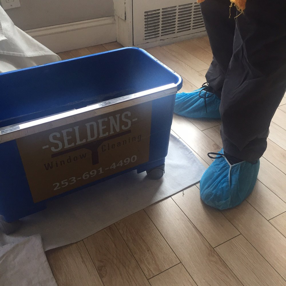 Seldens Window Cleaning - Window Washing Near Me