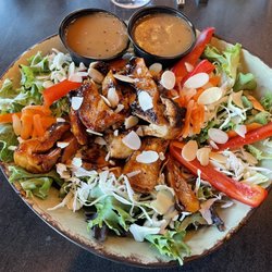 Finley's Tap House - Crunchy Asian Chicken Salad