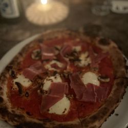 Posada Margherita - Sausage and mozzarella pizza