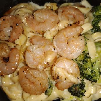 Applebee's Grill + Bar - Allegedly Cajun shrimp with fettuccine Alfredo and broccoli - Sports Bars Near Me - Lakeland, Florida Applebee's Grill + Bar - Allegedly Cajun shrimp with fettuccine Alfredo and broccoli - Sports Bars Near Me - Lakeland, Florida