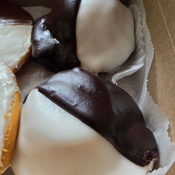Topps Bakery - Black and white cupcake - Bakeries Near Me - Bronxville, New York