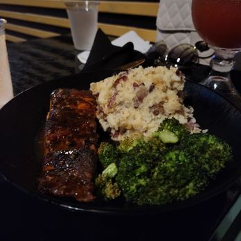 Spice House Lithonia - Salmon, broccoli, and maahes potatoes - Caribbean Near Me - Lithonia, Georgia Spice House Lithonia - Salmon, broccoli, and maahes potatoes - Caribbean Near Me - Lithonia, Georgia