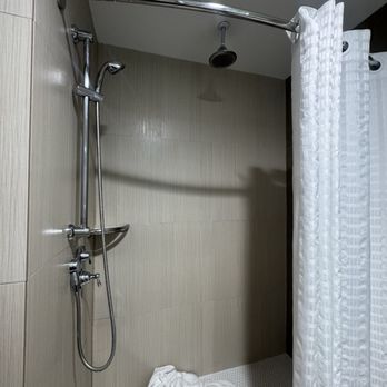 BLVD Hotel & Studios - The shower with two showerheads. - Hotels Near Me - Studio City, California BLVD Hotel & Studios - The shower with two showerheads. - Hotels Near Me - Studio City, California