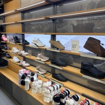 Lululemon - East Rutherford - Women's Clothing Near Me - East Rutherford, New Jersey