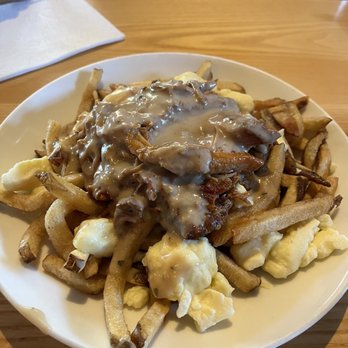 The Bench - Poutine fries with pulled pork - Pizza Near Me - Stowe, Vermont The Bench - Poutine fries with pulled pork - Pizza Near Me - Stowe, Vermont
