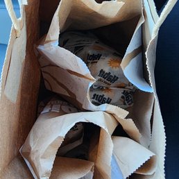 Contents ordered did not include napkins, sauces, or utensils.