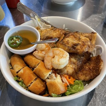 Le Pho - Number 15 rice noodles with the grilled fish basa - Vietnamese Near Me - West Hollywood, California Le Pho - Number 15 rice noodles with the grilled fish basa - Vietnamese Near Me - West Hollywood, California