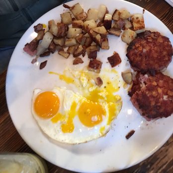 Meli Cafe - Corned beef and hash - New American Near Me - Chicago, Illinois