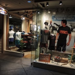 Crazy Shirts - Open until 9:30pm for your Yelping convenience