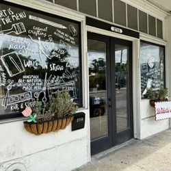 Birdette's - Front of store.