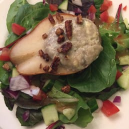 Baked pear with blue cheese entrée salad