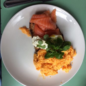 The Elgin - Amazing Salmon and Scrambled Egg - Pubs Near Me - London, XGL