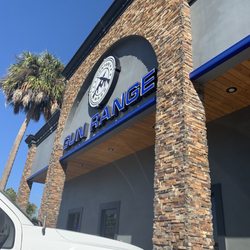 Center Mass Gun Range - Center Mass Gun Range very nice and friendly staff plenty of stuff to choose from and very clean environment