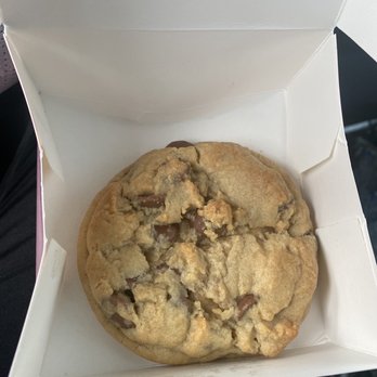 Crumbl - Winter Park - It smells wonderful! - Bakeries Near Me - Winter Park, Florida Crumbl - Winter Park - It smells wonderful! - Bakeries Near Me - Winter Park, Florida