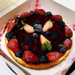 Cynthia's Crumbly Creations - Berries Cheesecake